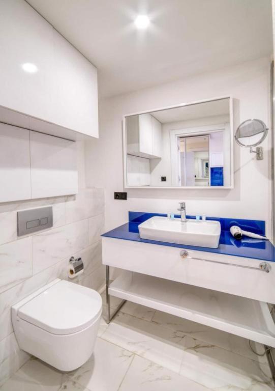 Best House Orbi City Aparthotel Batumi Exteriör bild